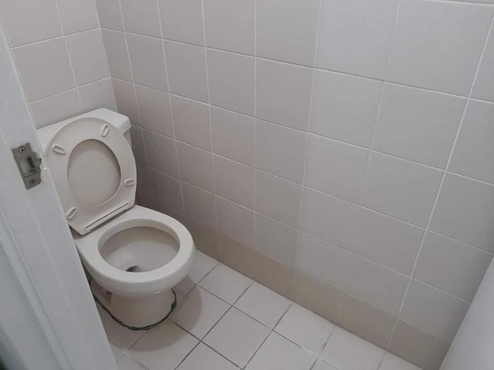 Spacious 2 Bedroom Unit With Pool Manila Exterior photo